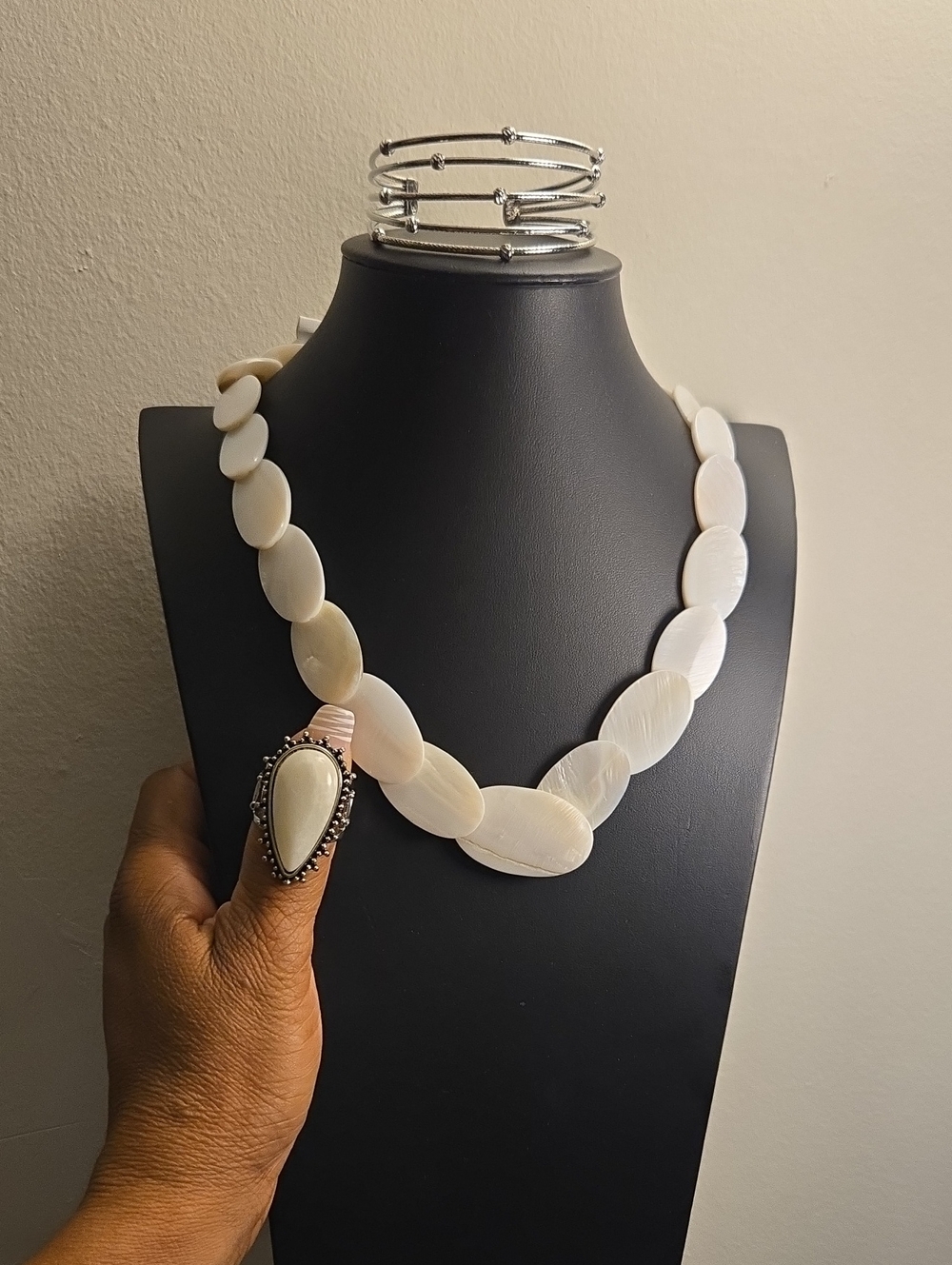 Elegant White Shell Statement Necklace - Women Jewelry